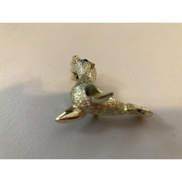 Vintage Beautiful Gold Sealion with Blue Gem Eye Brooch Pin 1 1/2" x 1 1/2" - Picture 4 of 4